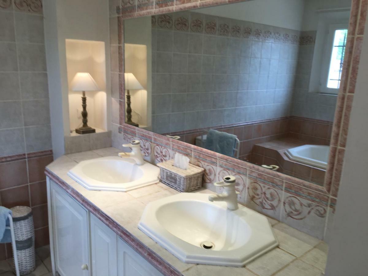 Le Champmazet Bed & Breakfast La Roquette-sur-Siagne ภายนอก รูปภาพ