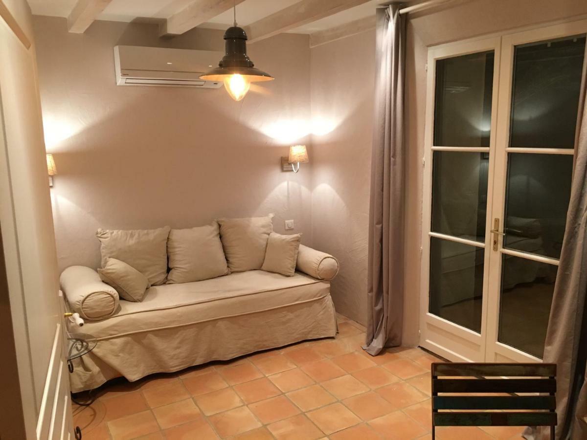 Le Champmazet Bed & Breakfast La Roquette-sur-Siagne ภายนอก รูปภาพ